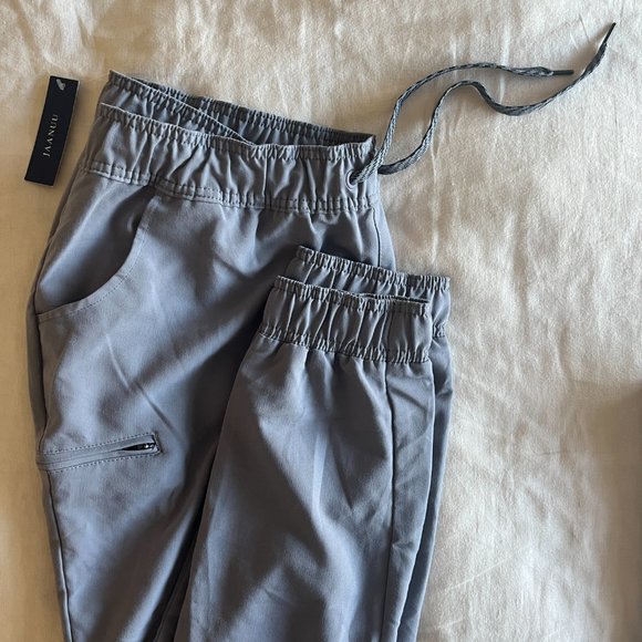 The Women's Tailormade Scrub Set - XL - Picture 2 of 6